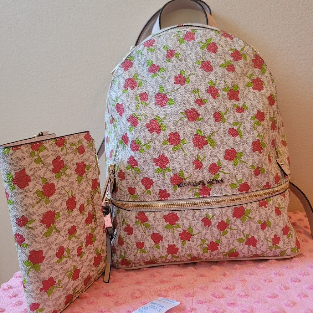 Michael Kors backpack and wallet - Picture 8 of 16